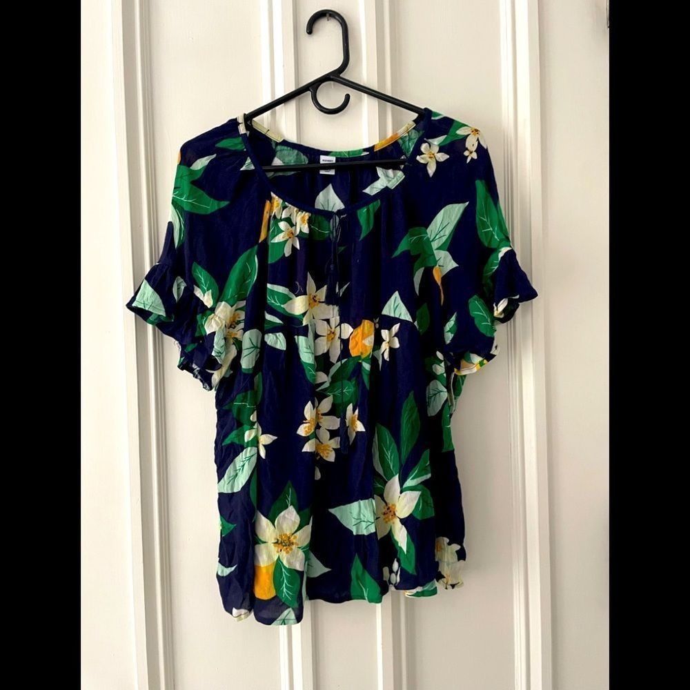 Old Navy blue floral lightweight flutter top L